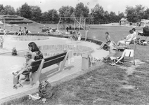 502949 Gezicht op de bouwspeelplaats aan de Van Bijnkershoeklaan te Utrecht.